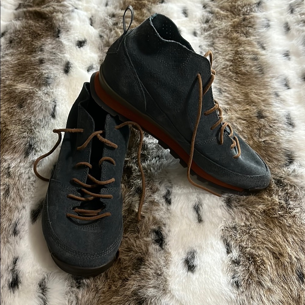 NWOT or box Men’s gray/green suede boots with Flather laces
